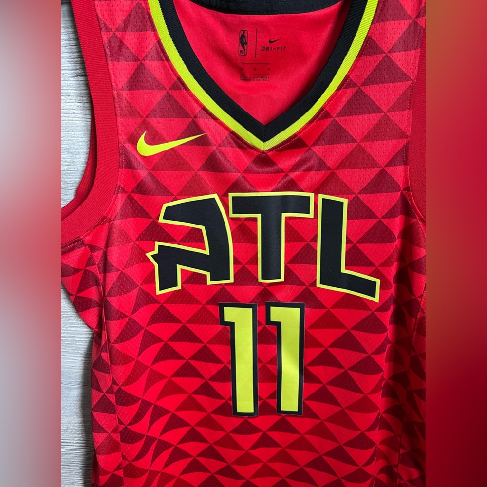 NBA Trae Young - Picture 2 of 5